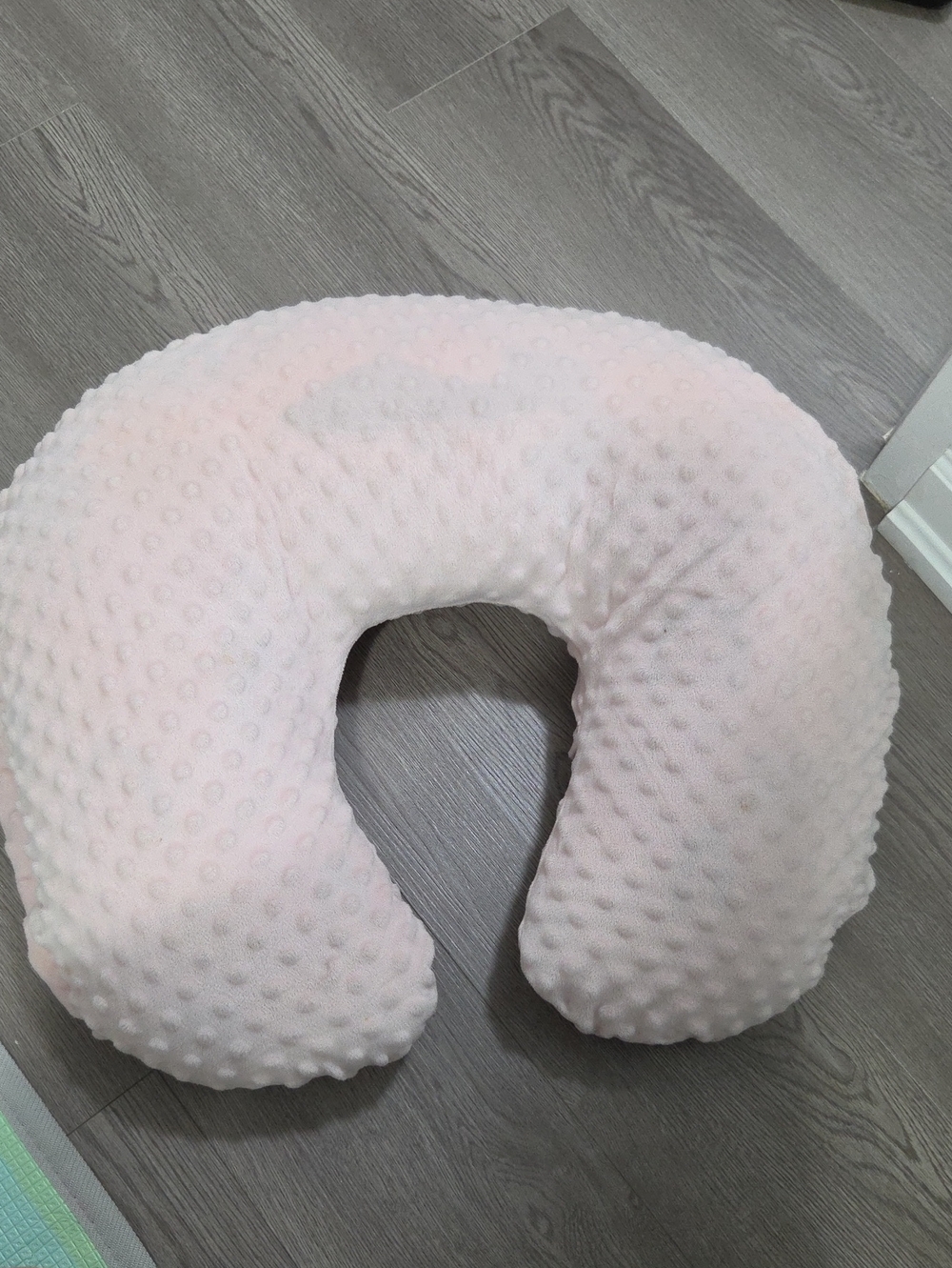 Plush Dimpled U-Shaped Neck Pillow in Light Pink - Unbranded